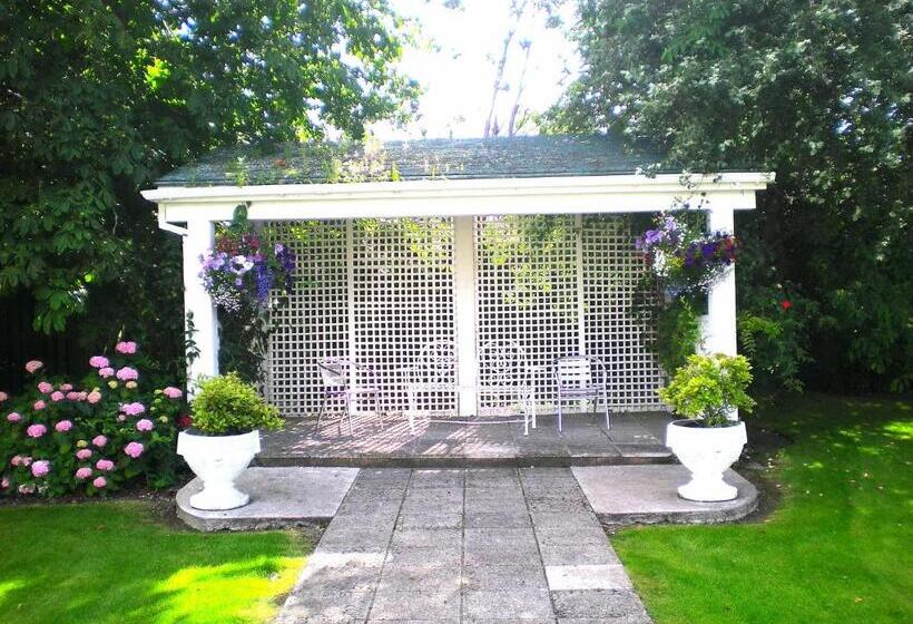 Templemore Arms Hotel