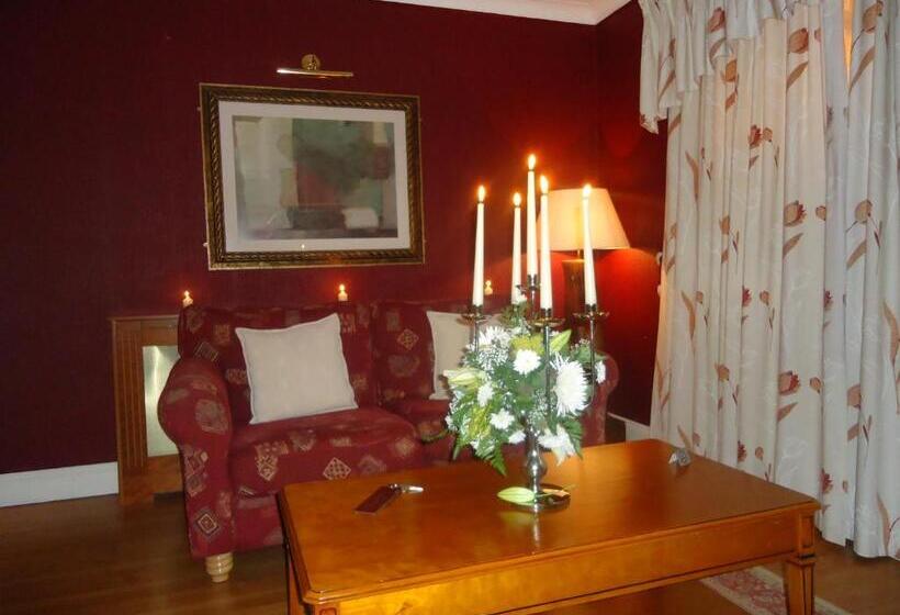 Templemore Arms Hotel