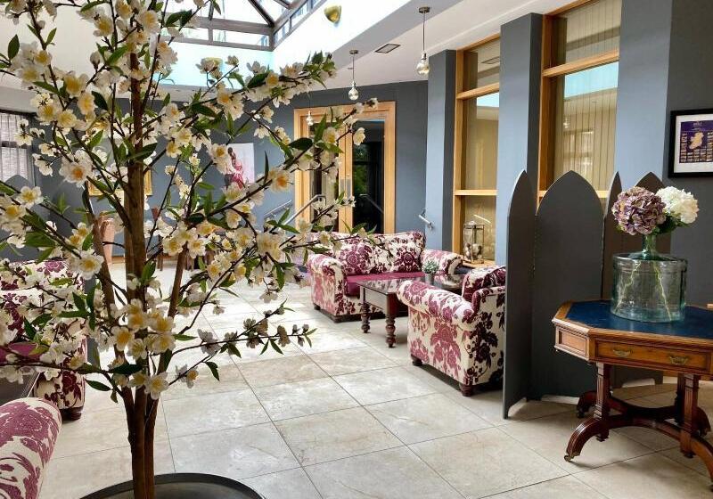 Twin Trees Hotel & Leisure Club