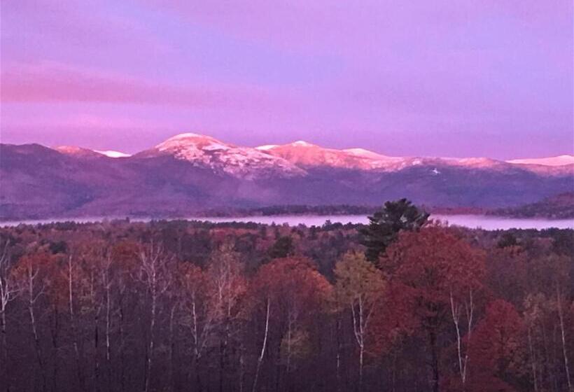 فندق صغير Center Lovell Inn