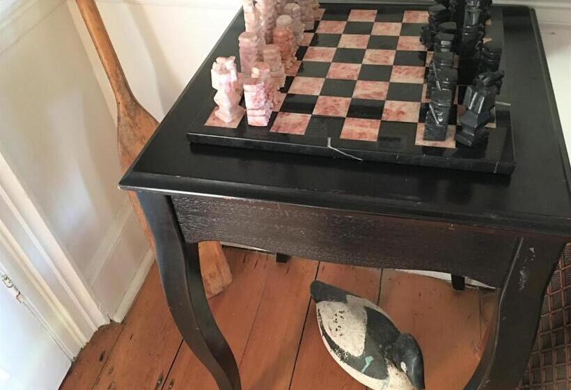 فندق صغير Center Lovell Inn