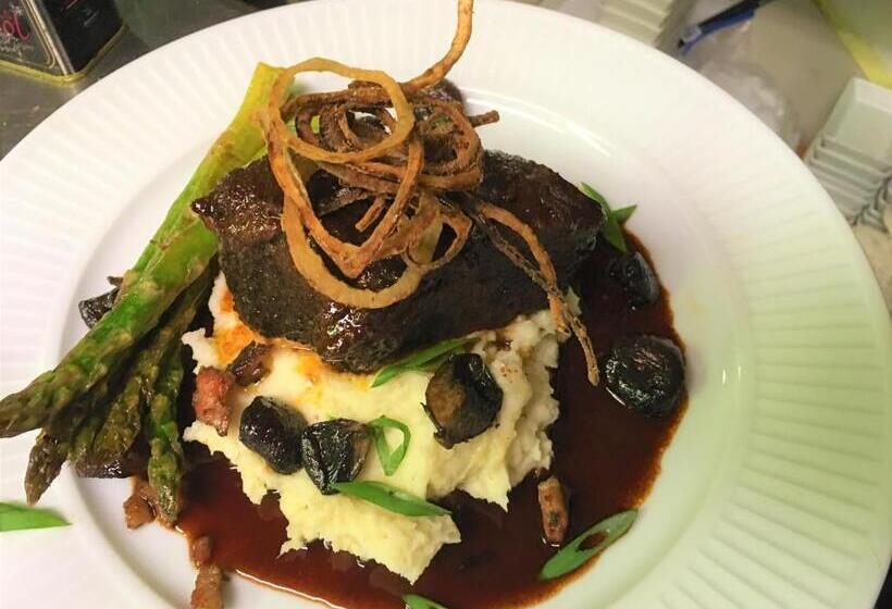 فندق صغير Center Lovell Inn