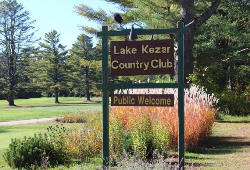 فندق صغير Center Lovell Inn