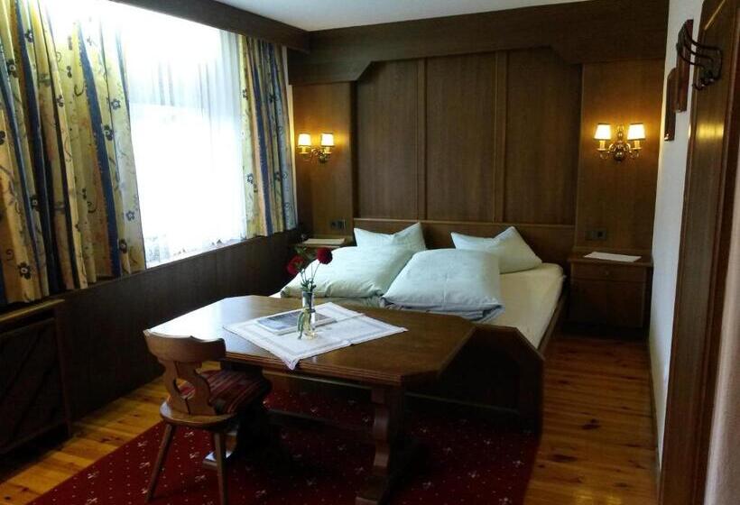 ユースホステル Gasthof Pension Traube