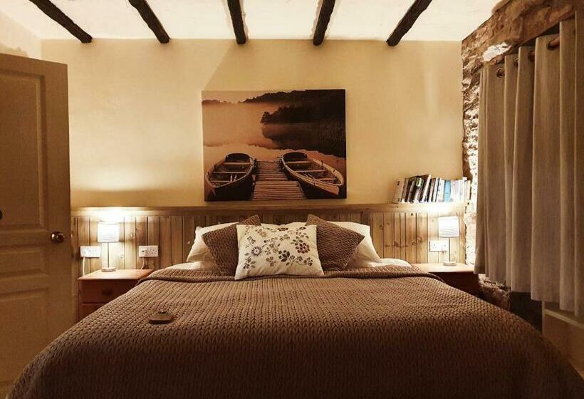 Общежитие Strickland Arms