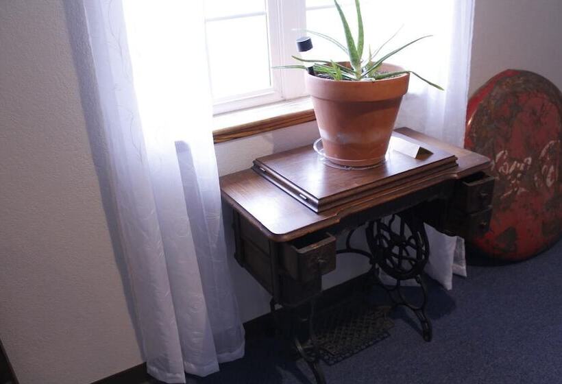 فندق صغير The Barnwood Inn