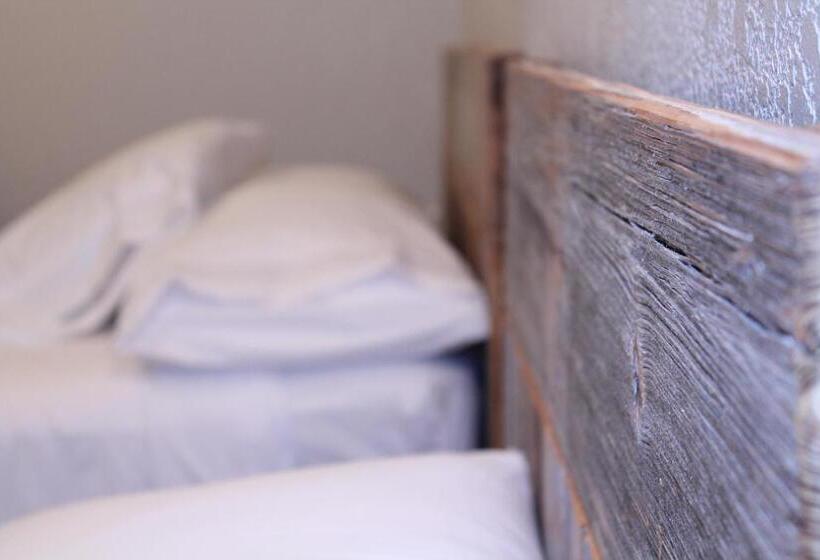 فندق صغير The Barnwood Inn