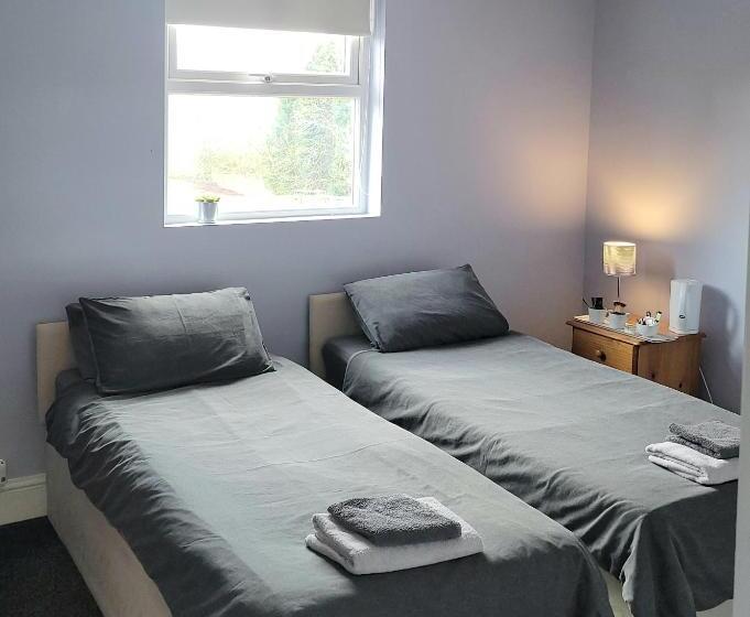 Общежитие The Glazebury Bar And Restaurant With Accommodation