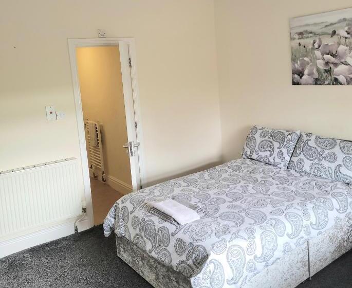 Общежитие The Glazebury Bar And Restaurant With Accommodation