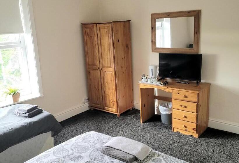 Общежитие The Glazebury Bar And Restaurant With Accommodation