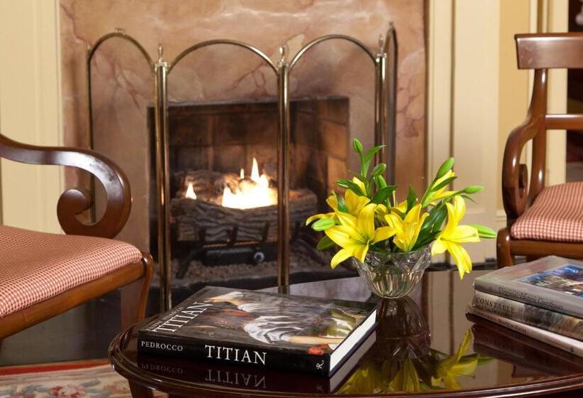 ユースホステル The Inn & Tavern At Meander