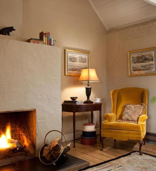 ユースホステル The Inn & Tavern At Meander