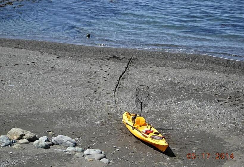 הוסטל The Oceanfront Inn