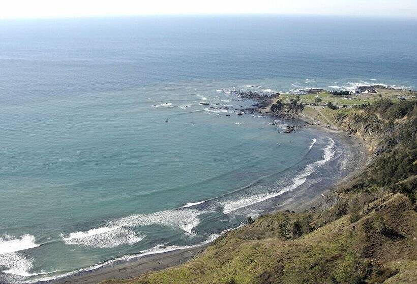 הוסטל The Oceanfront Inn