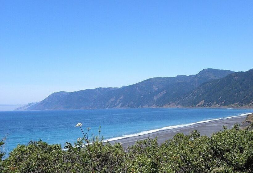 הוסטל The Oceanfront Inn