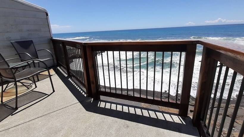 הוסטל The Oceanfront Inn