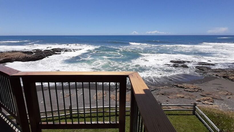 הוסטל The Oceanfront Inn