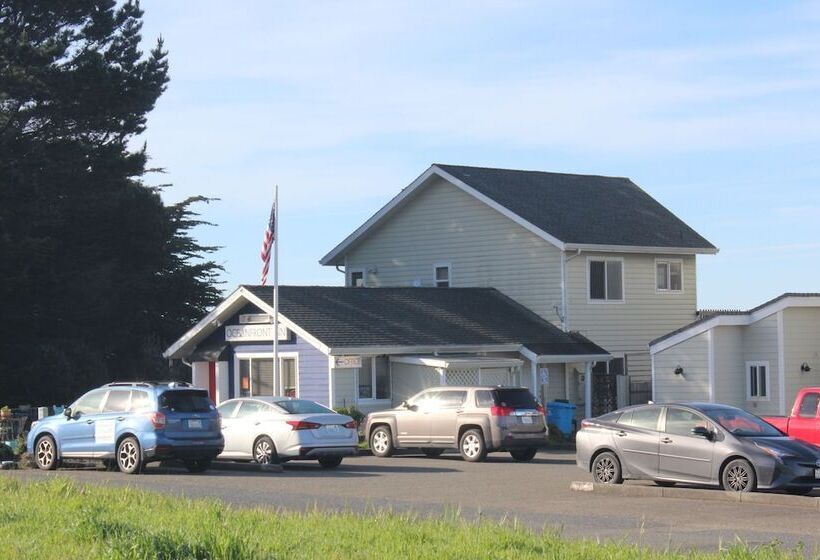 הוסטל The Oceanfront Inn