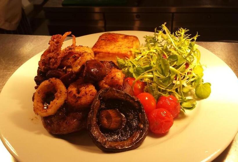 호스텔 The Poltimore Inn