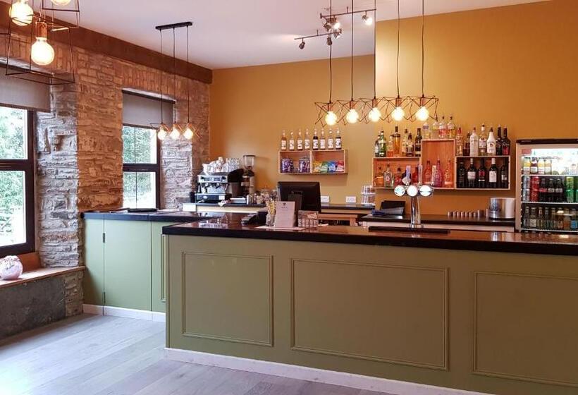 مبيت وإفطار Llety Cynin