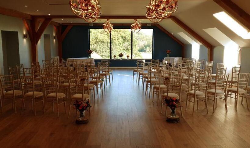 مبيت وإفطار Llety Cynin