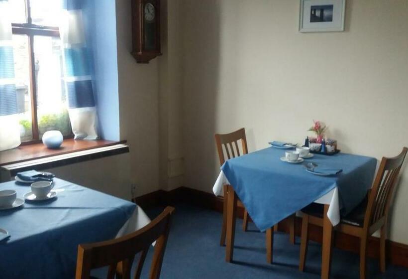 민박 Plumtree House