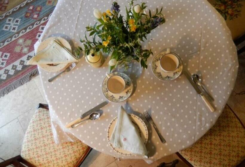 مبيت وإفطار Rose Cottage