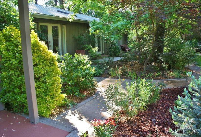 민박 The Inn At Shasta Lake