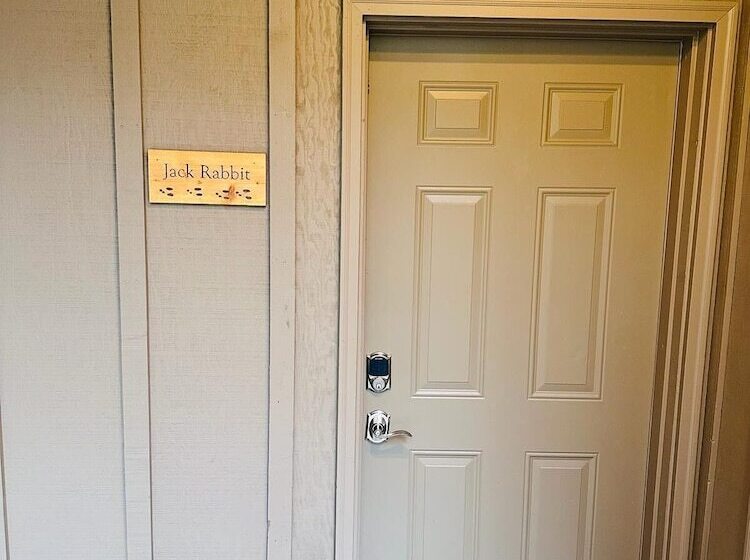 민박 The Inn At Shasta Lake