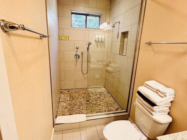 민박 The Inn At Shasta Lake