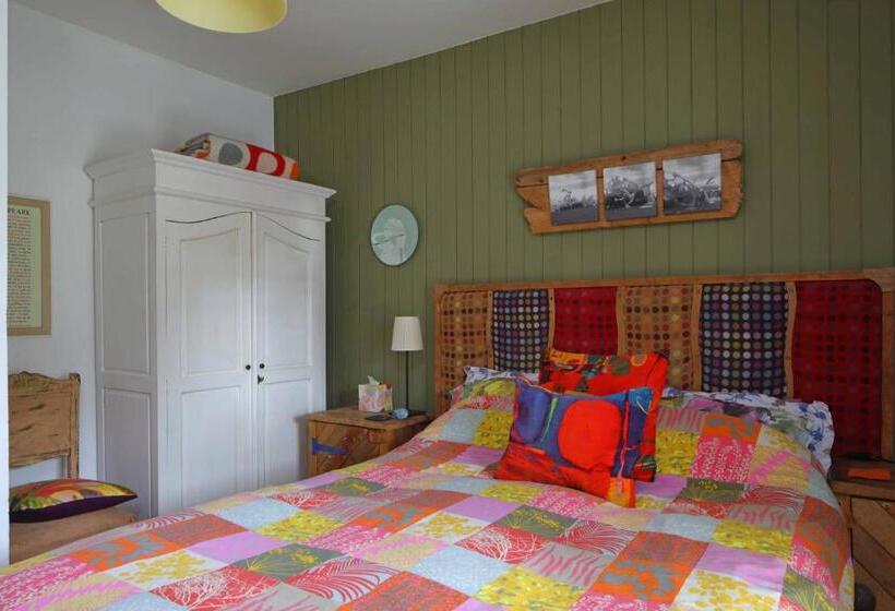 Bed and Breakfast Western House