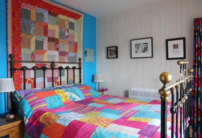 Bed and Breakfast Western House