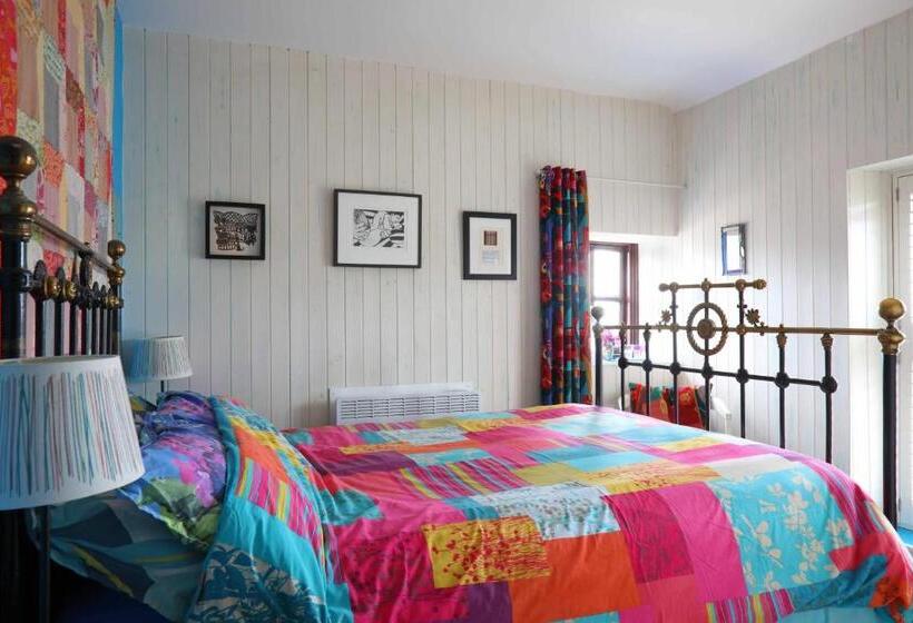 Bed and Breakfast Western House