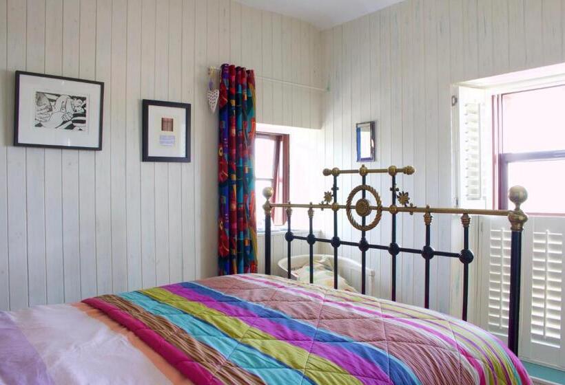 Bed and Breakfast Western House