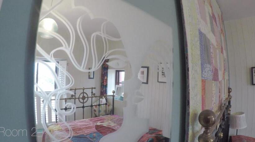 Bed and Breakfast Western House