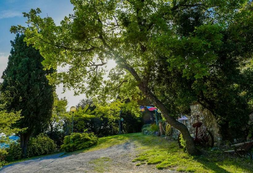 فندق Agriturismo Antico Borgo Montacuto