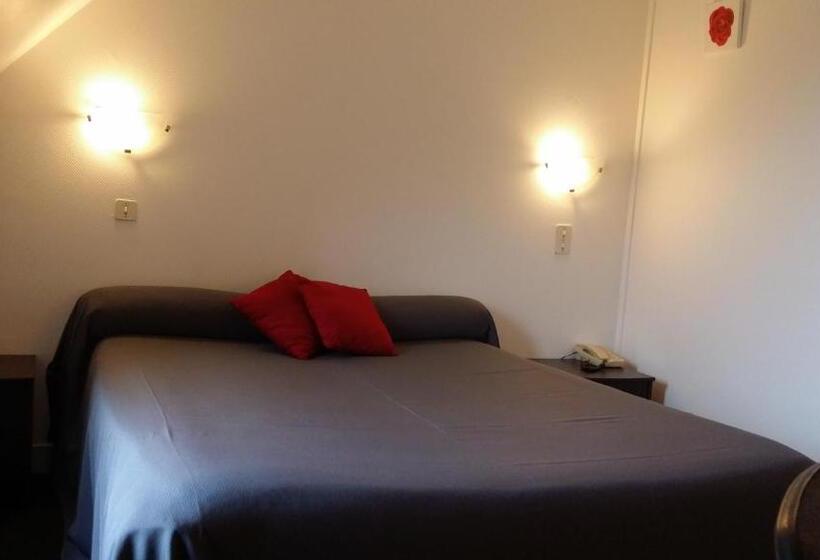 בית מלון כפרי La Roche Du Marais