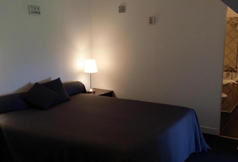 בית מלון כפרי La Roche Du Marais