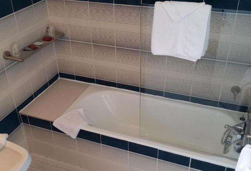 בית מלון כפרי La Roche Du Marais