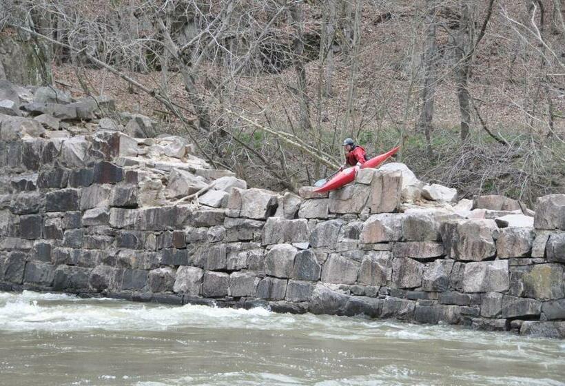 호텔 Shepherd Mountain Inn & Suites