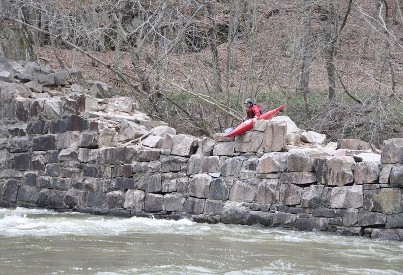 호텔 Shepherd Mountain Inn & Suites