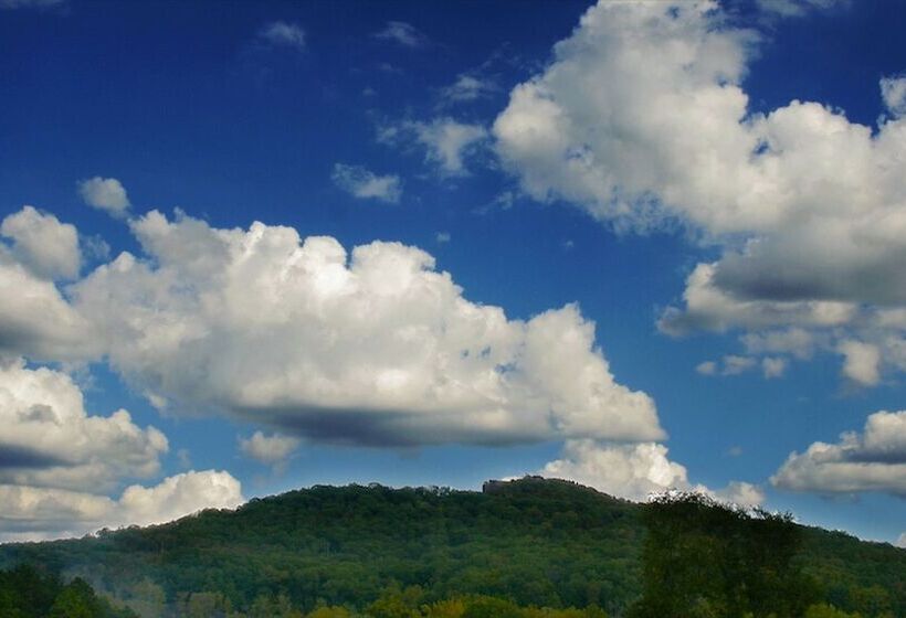 فندق Shepherd Mountain Inn & Suites