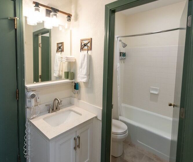 فندق Sugarloaf Inn