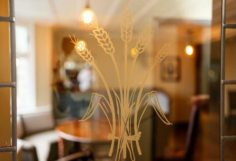 Отель The Wheatsheaf At Beetham