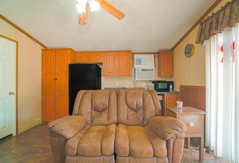 汽车旅馆 Grand Eagle Ford Lodge & Rv Park