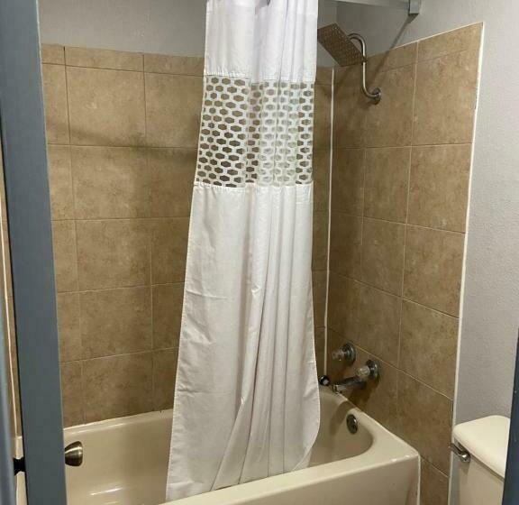 Мотель Redbud Inn