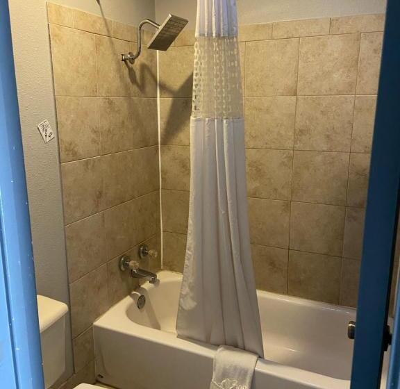 Мотель Redbud Inn