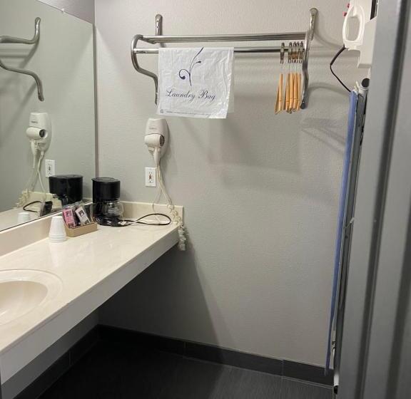 Мотель Redbud Inn