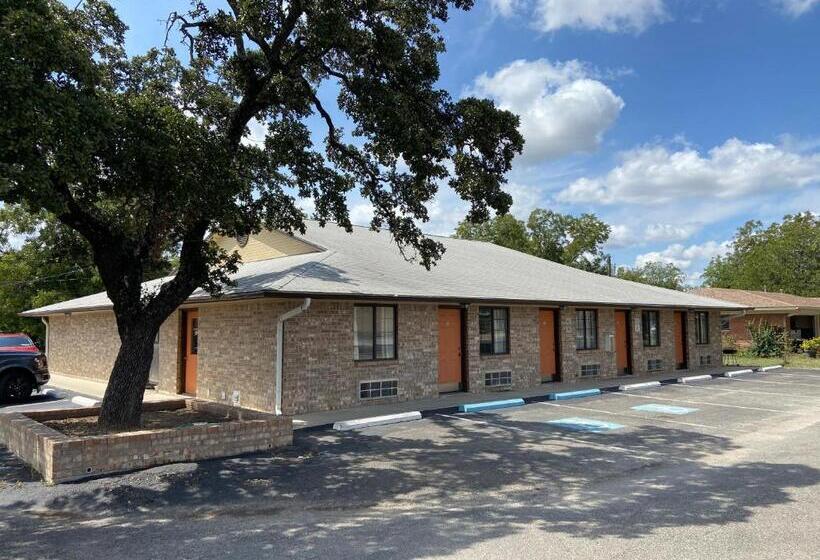 Мотель Redbud Inn