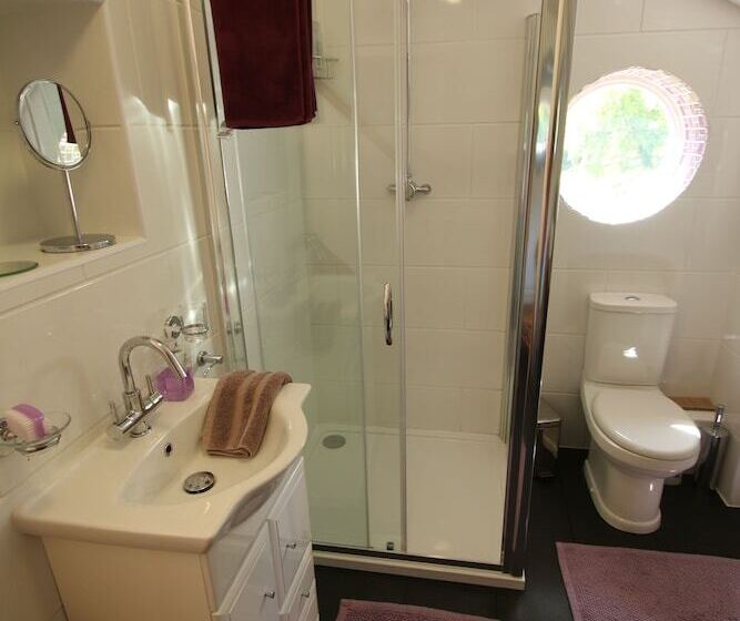 פנסיון Over The Rainbow Vegetarian Guesthouse